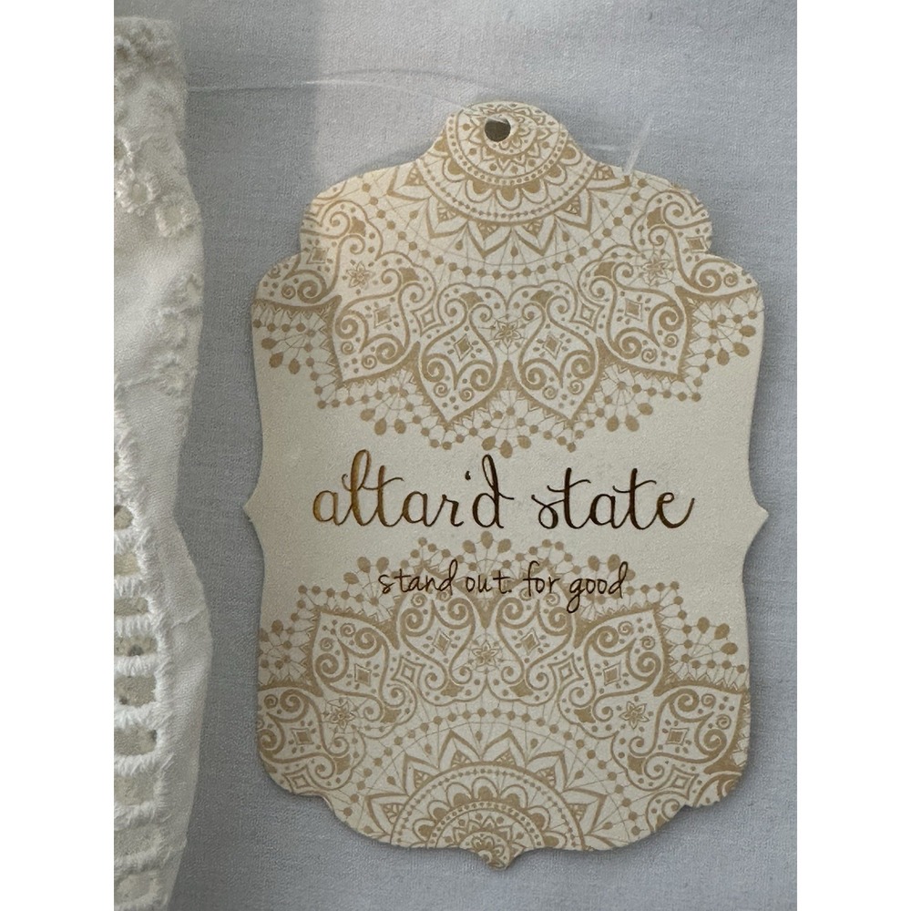 NEW Altar'd State Womens Small Ivory Peasant Crop Top Blouse Eyelet Lace Boho - Picture 5 of 9